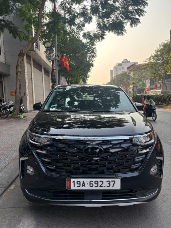 Xe Vũ Hằng Vip Sedan Mặt trước xe Xe KIA 7 chỗ