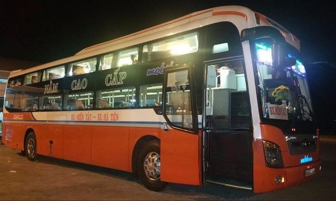 Xe Hoàng Minh Bên hông xe Giường nằm 46 chỗ