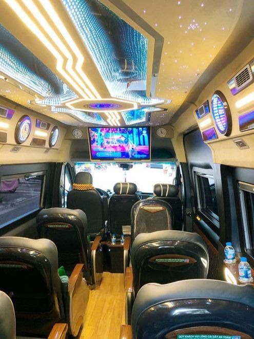 Xe Rạng Đông Ghế ngồi Nội thất Tiện ích Limousine Ghế Massage 11 chỗ