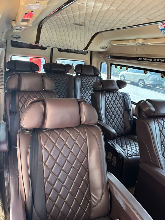 Xe Lovabus Ghế ngồi Nội thất Tiện ích Limousine 9 chỗ