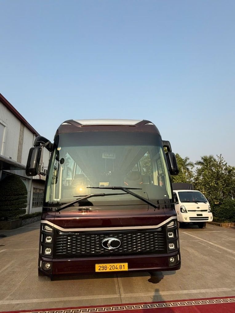 Xe Cát Bà Express Mặt trước xe Limousine 31 Chỗ 