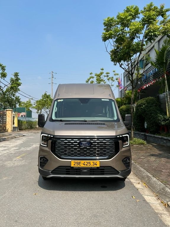 Xe Lovabus Mặt trước xe Xe Limousine 11 chỗ