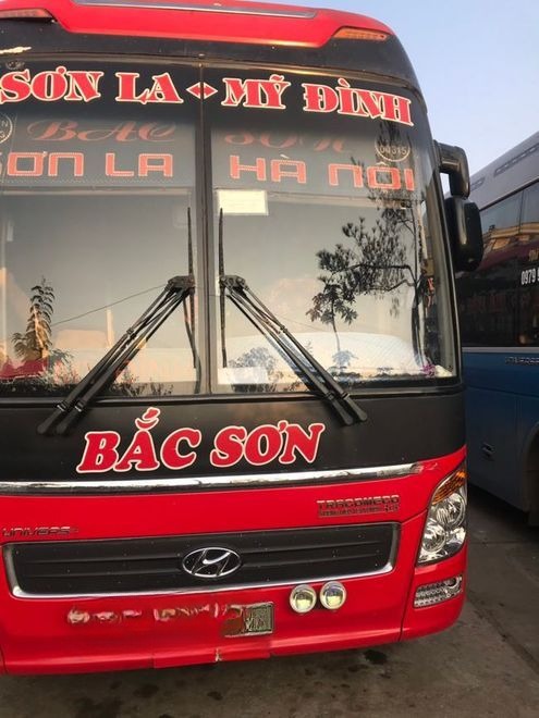 Xe Luyện Hùng Mặt trước xe Giường nằm 44 chỗ