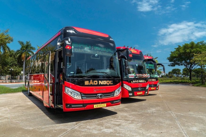Xe Bảo Ngọc (Đà Nẵng) Mặt trước xe Bên hông xe Limousine 34 phòng VIP