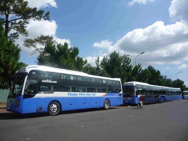 Xe Thuận Tiến Bên hông xe Mặt trước xe Giường nằm 41 chỗ