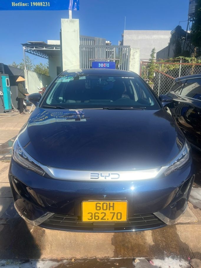 Xe Phước An Logistics Mặt trước xe Xe điện 7 chỗ BYD