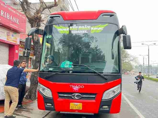 Xe Kết Đoàn Travel Mặt trước xe 