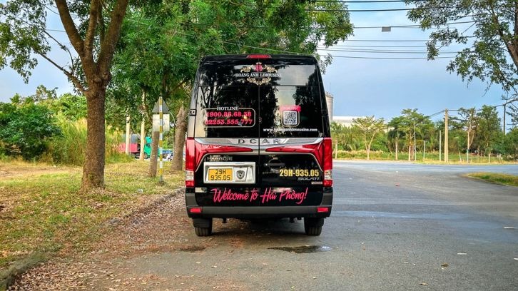 Xe Hoàng Anh Limousine (Hải Phòng) Mặt sau xe Limousine 11 chỗ