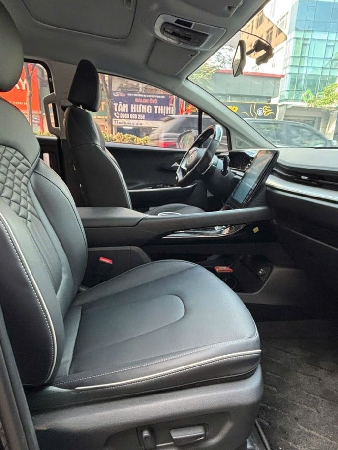 Xe Vũ Hằng Vip Sedan Nội thất Xe KIA 7 chỗ