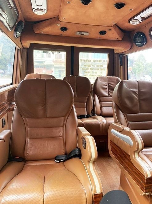 Xe Hạnh Quang Tiện ích Limousine 9 chỗ