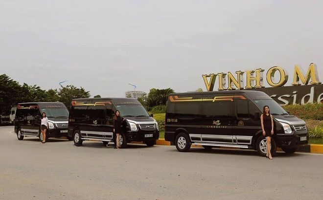 Xe Luxury Van Limousine Bên hông xe Limousine 9 chỗ VIP