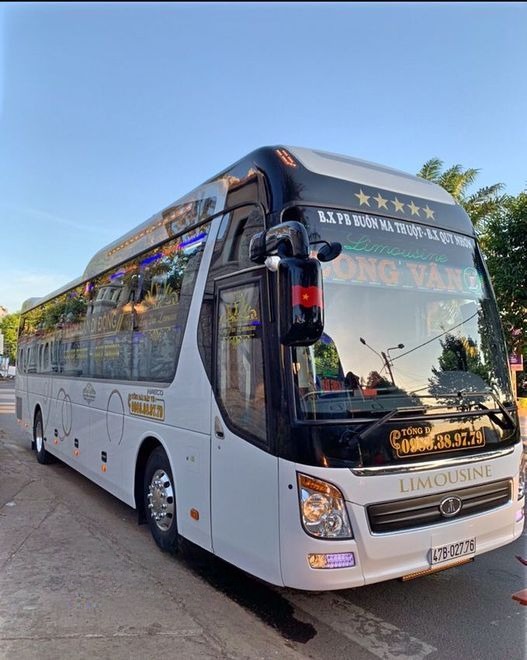 Xe Long Vân Limousine Mặt trước xe Limousine giường phòng 34 chỗ