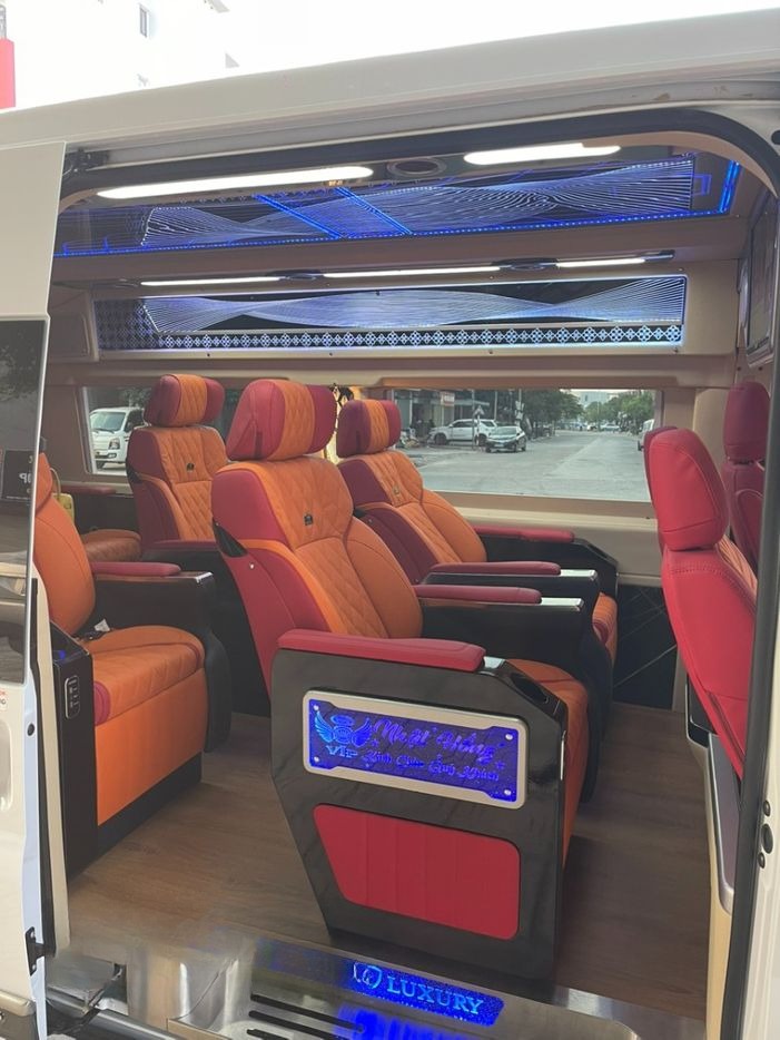 Xe Nhật Hồng Limousine undefined