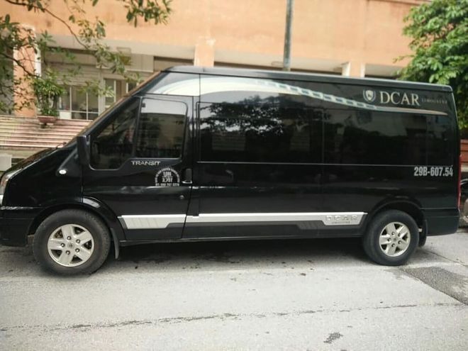 Xe Sapa Vip  Bên hông xe Limousine 9 chỗ VIP