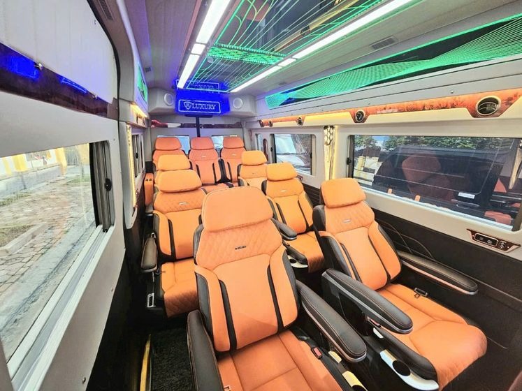 Xe Hoàng Hiệp Limousine Tiện ích Nội thất Limousine 11 chỗ 