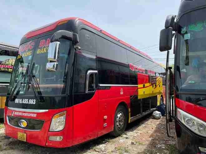 Xe Quốc Đạt Bên hông xe Limousine 34 giường VIP