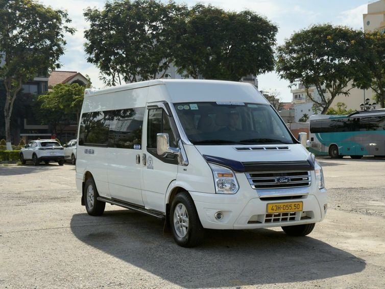 Xe Việt Lào (Đà Nẵng) Mặt trước xe Bên hông xe Ghế ngồi 16 chỗ