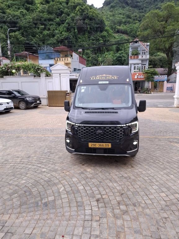 Xe Mộc Châu Limousine Mặt trước xe Limousine 13 chỗ