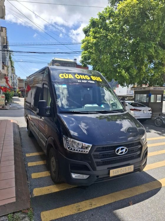 Xe Cửa Ông Bus Mặt trước xe Bên hông xe Limousine 11 chỗ