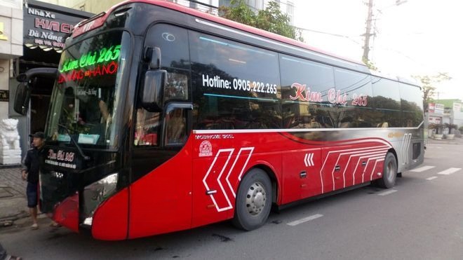 Xe Kim Chi 265 Bên hông xe Limousine giường phòng 22 chỗ - WC