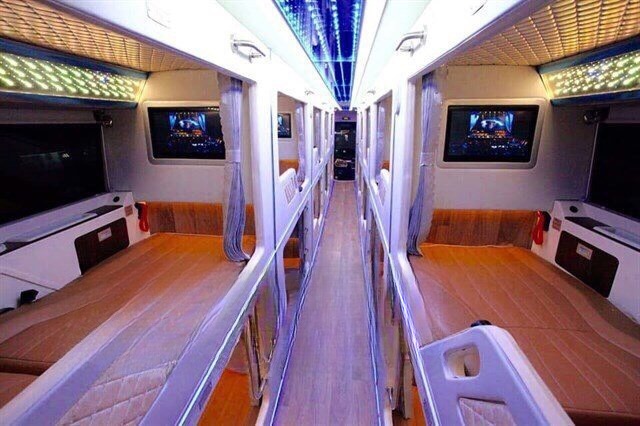 Xe Cúc Tùng (Đà Nẵng) Nội thất Tiện ích Limousine giường phòng 21 chỗ (WC)