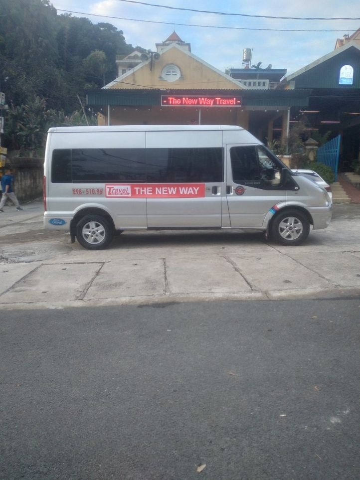 Xe The New Way Bên hông xe Limousine 16 chỗ
