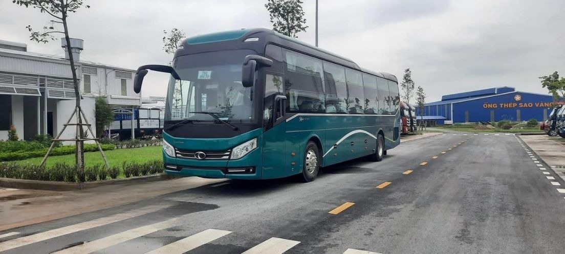 Xe Sapa Group Bus Bên hông xe Limousine 24 Cabin VIP