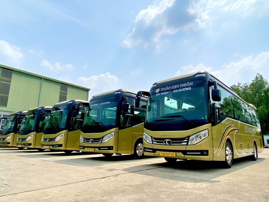 Xe Thảo Kim Ngân Mặt trước xe Bên hông xe Ghế ngồi 29 chỗ