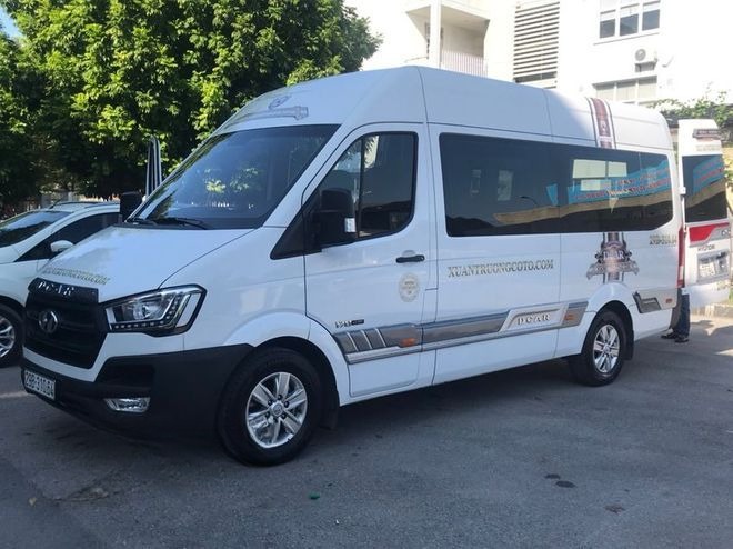 Xe Hoàng Khôi Limousine  Bên hông xe Limousine 11 chỗ