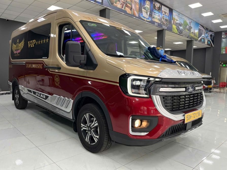 Xe Huệ Nghĩa Limousine Mặt trước xe Bên hông xe Limousine 9 chỗ
