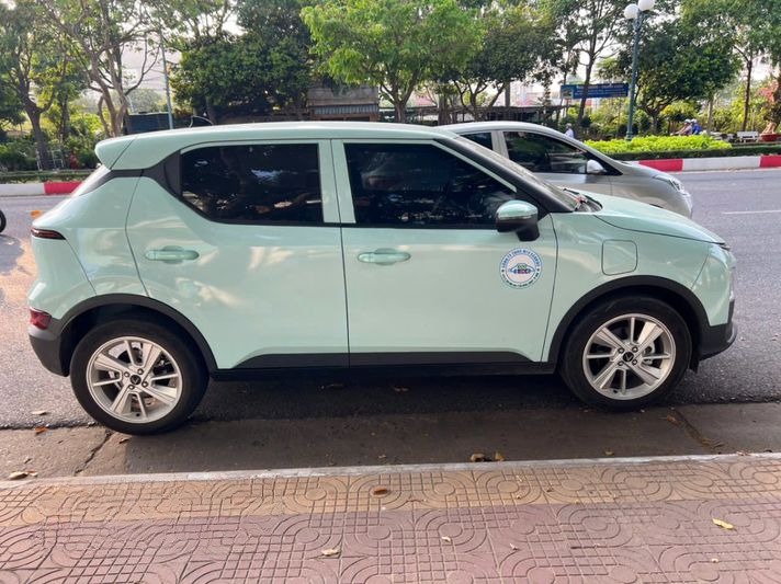 Xe Hưng Phát Xanh Bên hông xe Ghế ngồi 4 chỗ