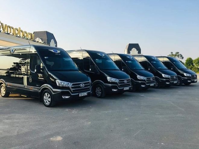 Xe Lovabus Mặt trước xe Limousine 9 chỗ VIP