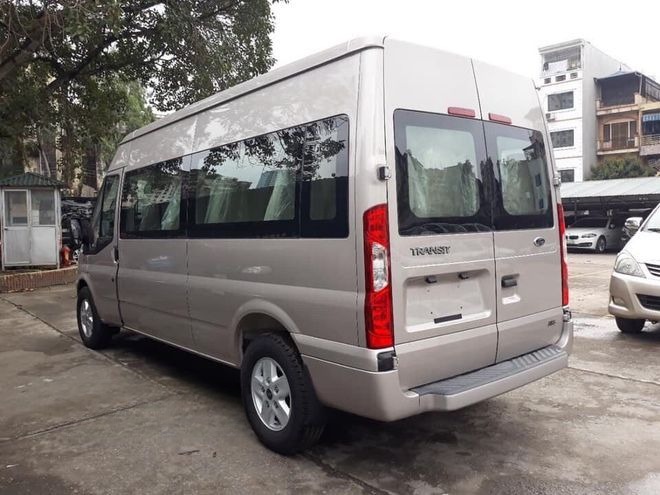 Xe Hoàng Công  Mặt sau xe Ford 16 chỗ
