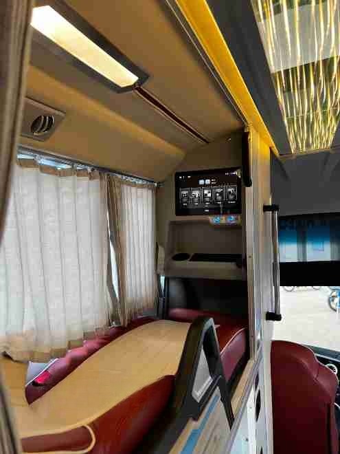 Xe Cường Ny Nội thất Tiện ích Limousine 34 giường 
