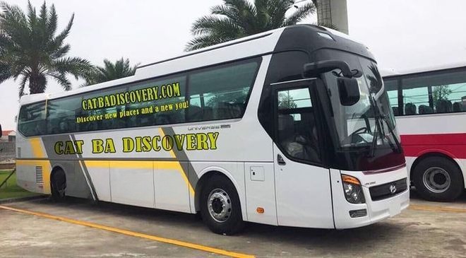 Xe Discovery Travel Bên hông xe Ghế ngồi 47 chỗ