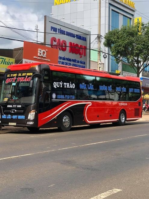 Xe Quý Thảo (Đắk Lắk) Bên hông xe Giường nằm 41 chỗ