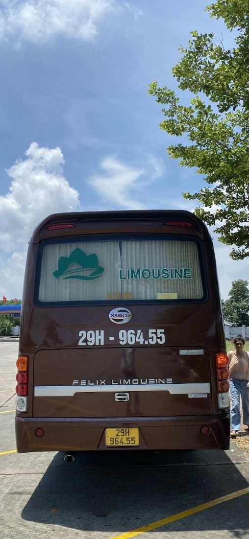Xe Lovabus Mặt sau xe Limousine 16 chỗ