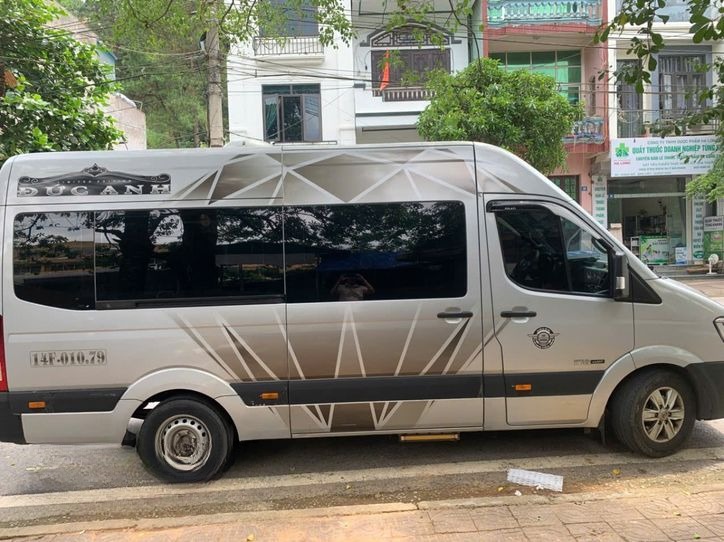 Xe Đức Anh Limousine Bên hông xe Limousine 15 chỗ
