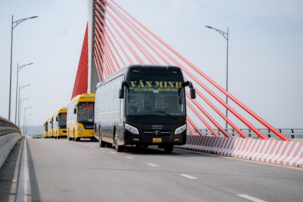 Xe Văn Minh Mặt trước xe Limousine VIP 20 phòng