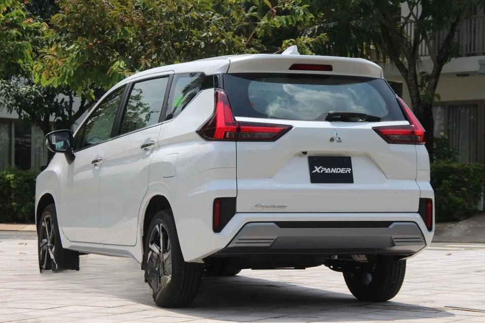 Xe Dũng Car Mặt sau xe Xe 7 chỗ