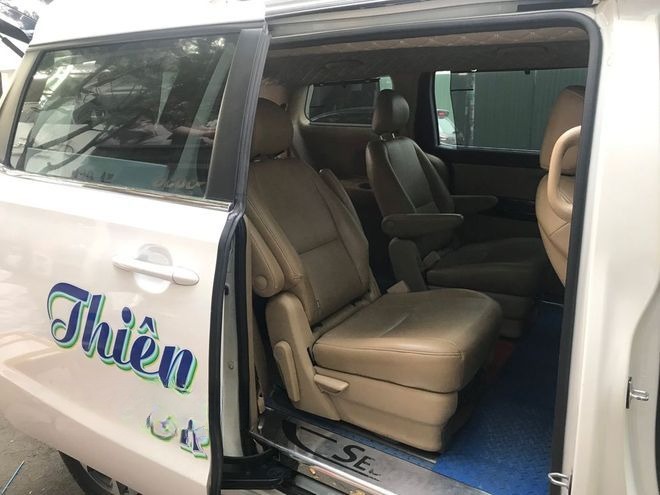 Xe Thiên Phú Bên hông xe Nội thất Ghế ngồi Kia Sedona 6 chỗ