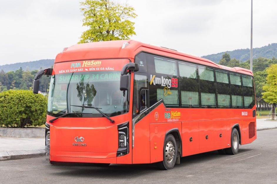 Xe Futa Hà Sơn Mặt trước xe Bên hông xe Limousine 34 chỗ