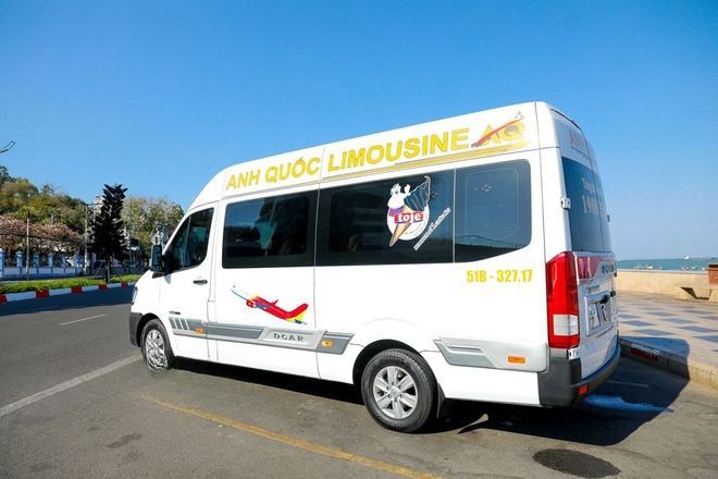 Xe Anh Quốc Limousine Bên hông xe 