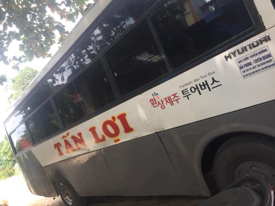 Xe Tấn Lợi  Bên hông xe Ghế ngồi 29 chỗ