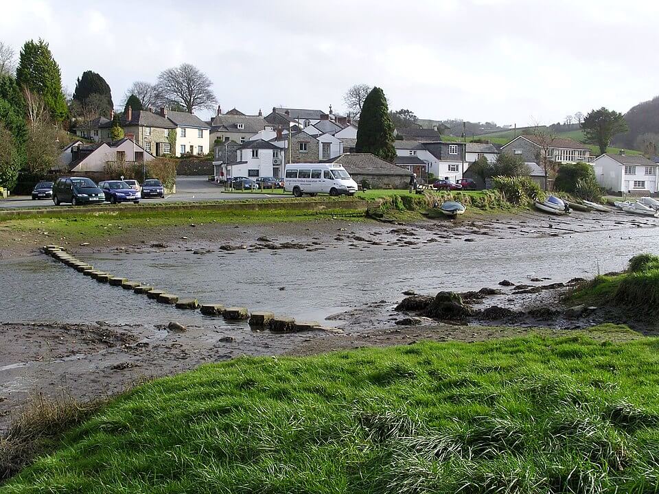 Last minute cottages in Lerryn