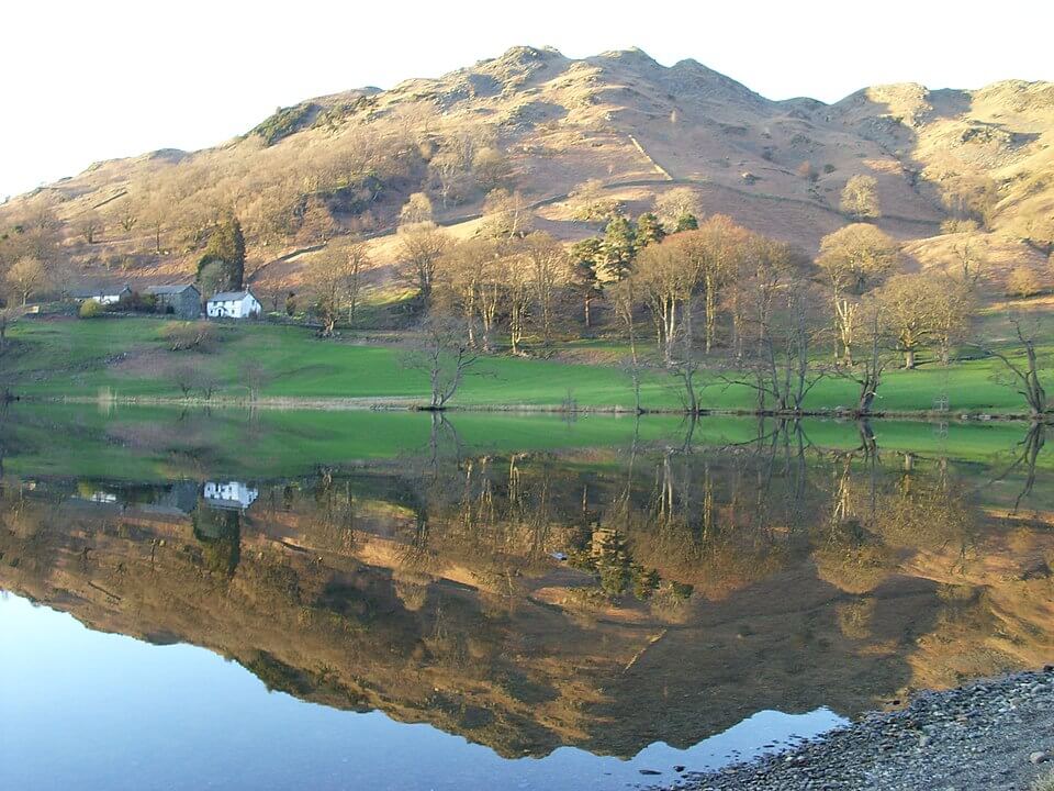 Holiday cottages & Hotels in Loughrigg Tarn