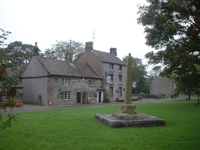 Last minute cottages in Monyash