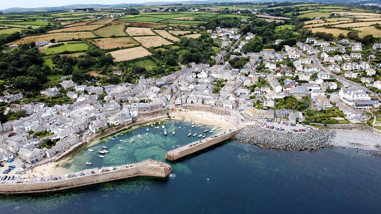 Last minute cottages in Mousehole