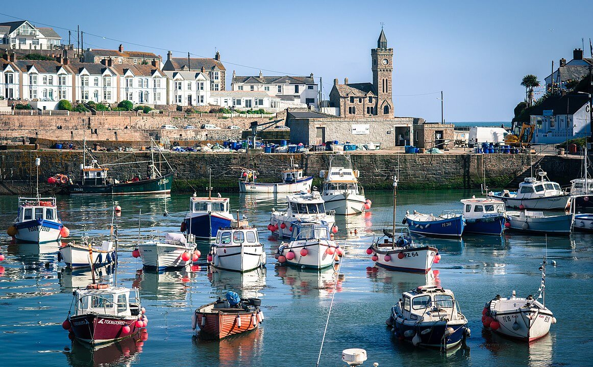 Last minute cottages in Porthleven