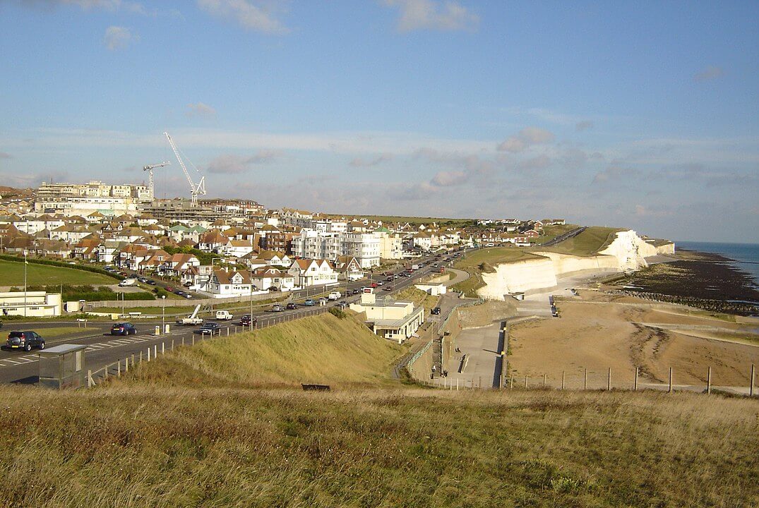 Last minute cottages in Saltdean